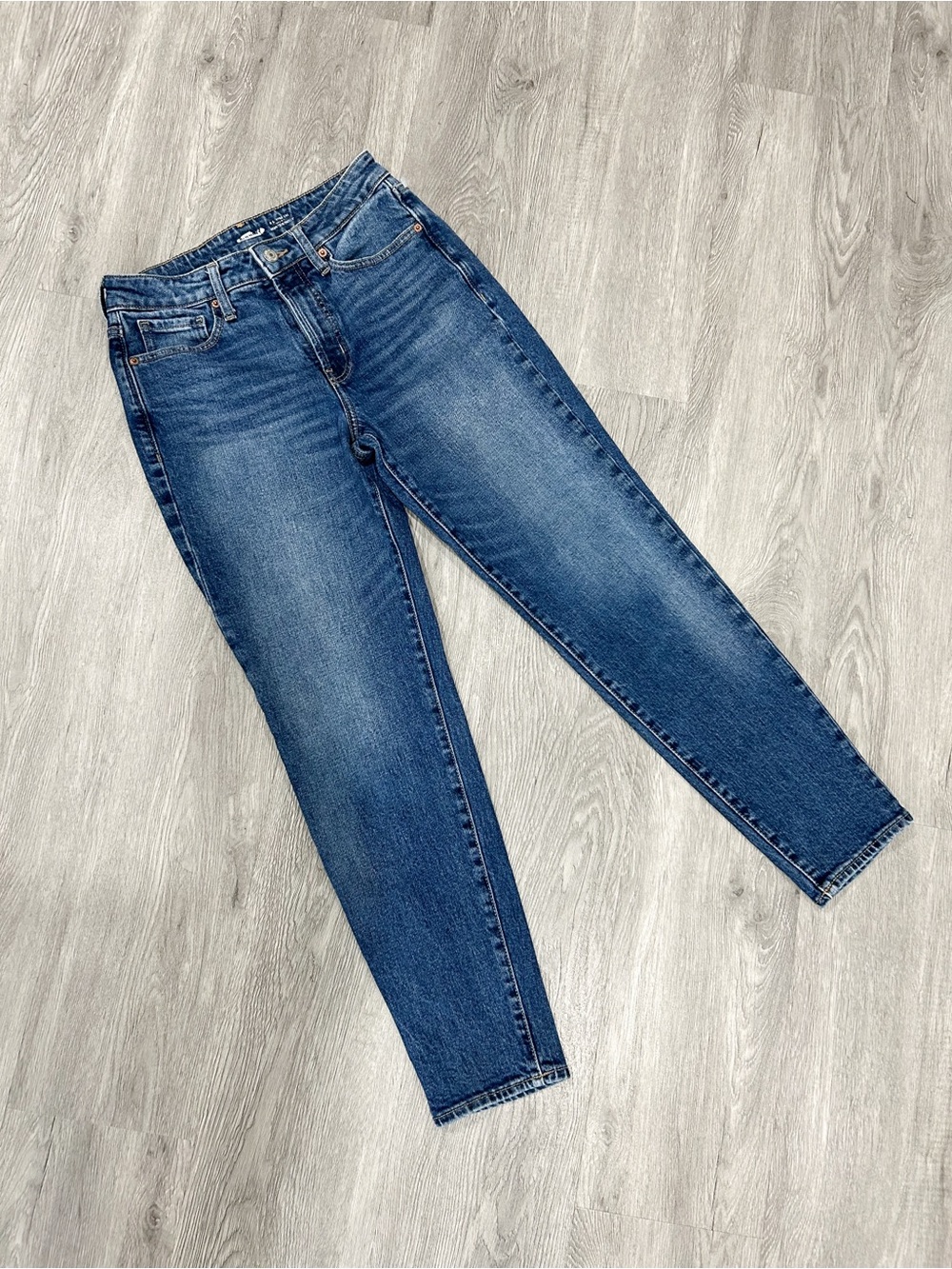 Old Navy High-Rise Straight Jeans in Blue Wash